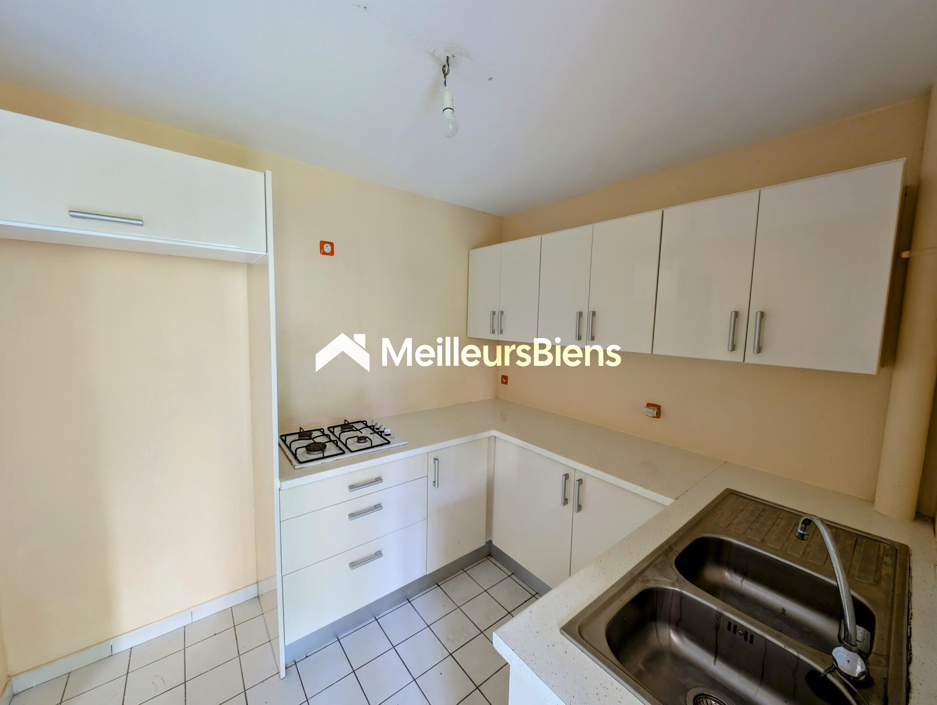 Appartement 4 pièces en bon état d'environ 69 m² situé à SAINT ROSE