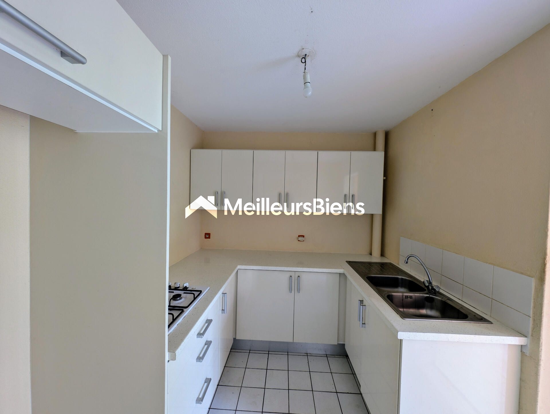 Appartement 4 pièces en bon état d'environ 69 m² situé à SAINT ROSE