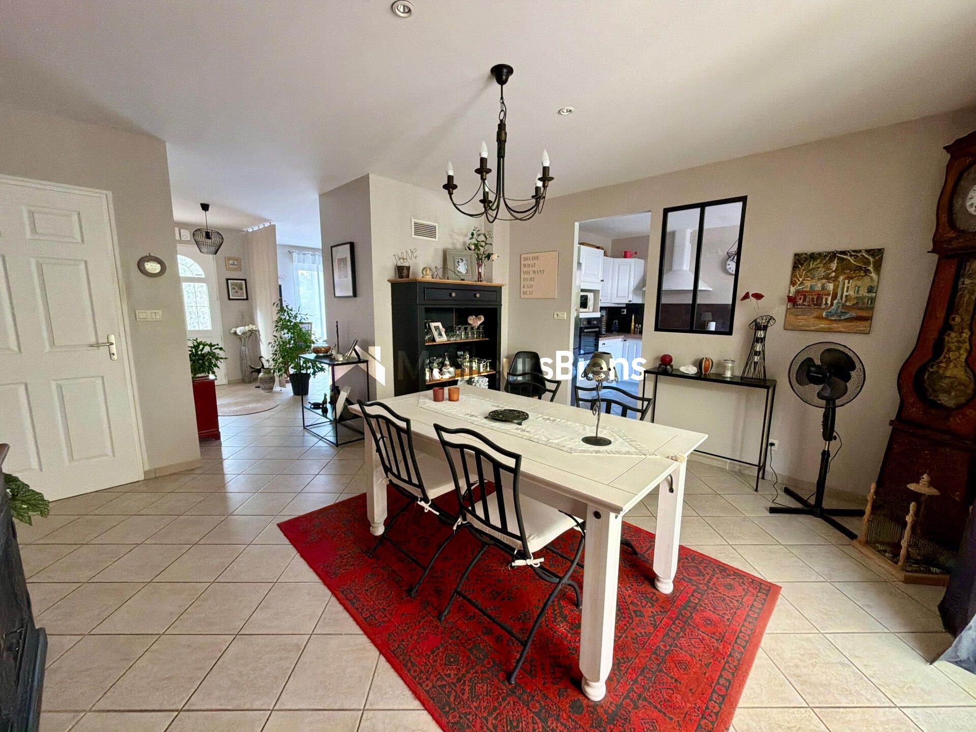 Maison de plain-pied 134 m² – 3/4 chambres – Piscine chauffée – Terrain 1 352 m² – La Bazouge-des-Alleux