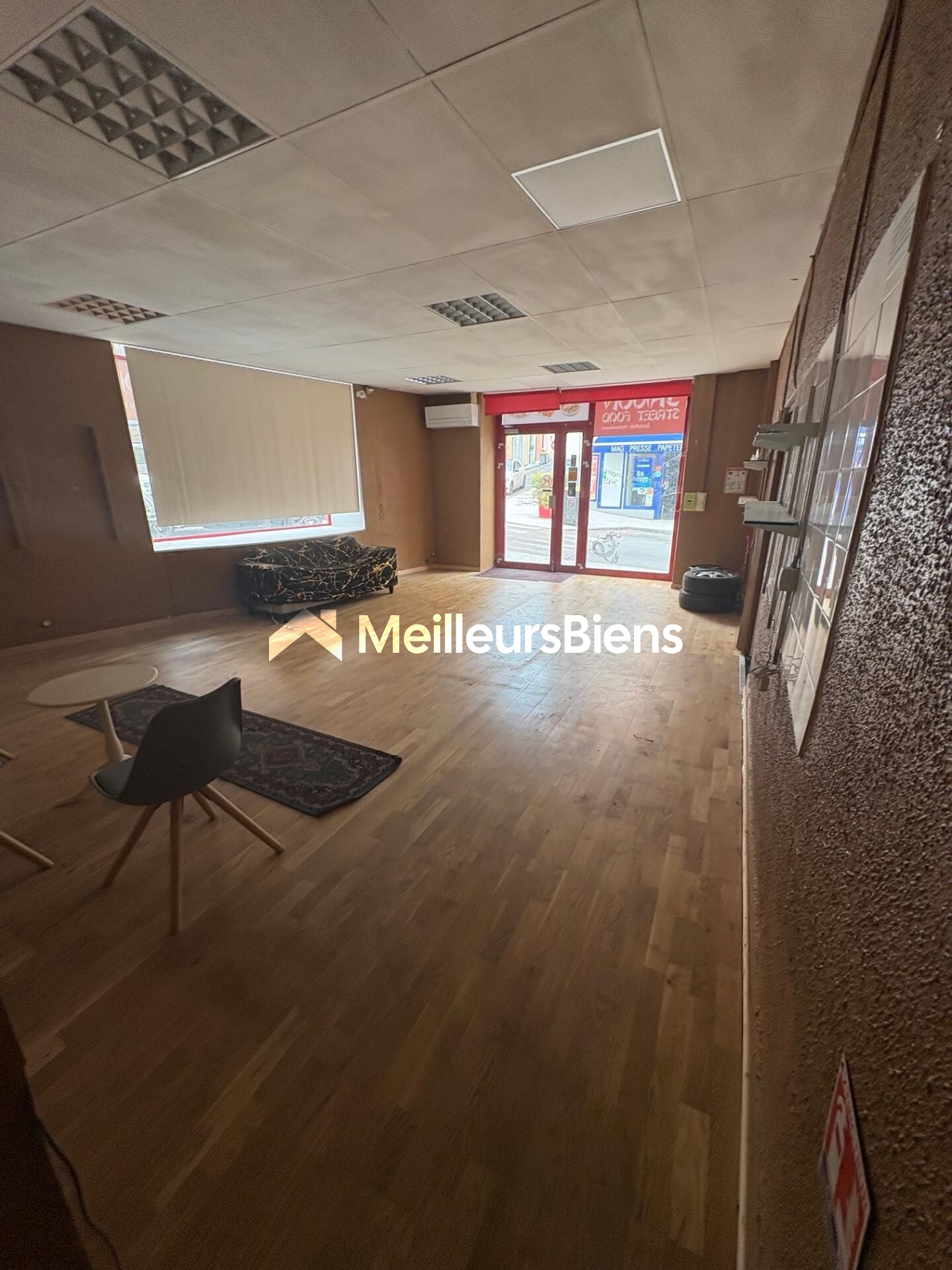 Local  de 65 m²  avec cave de 60 m² à Voiron, idéal activité commerciale ou restaurant