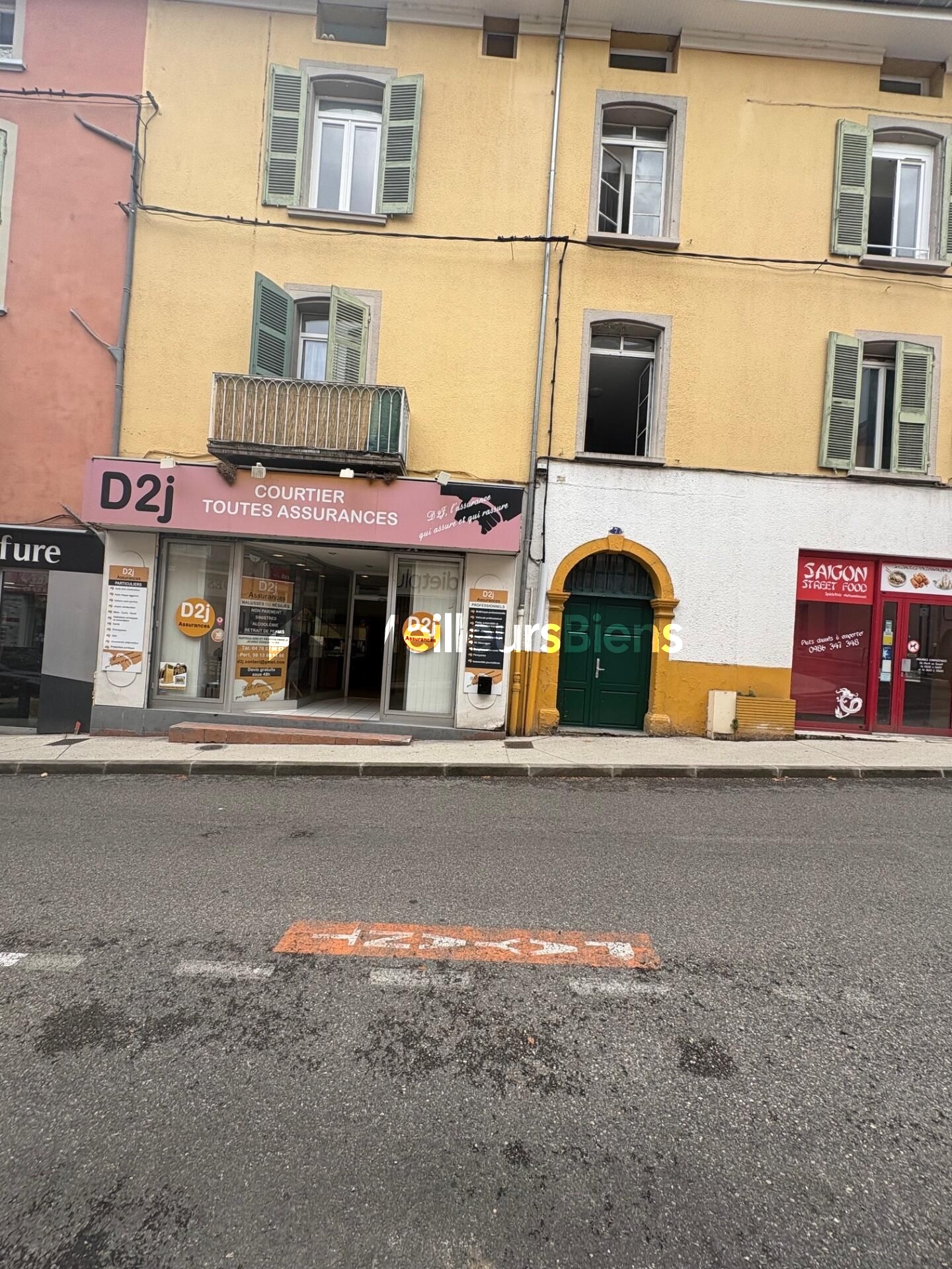 Local  de 65 m²  avec cave de 60 m² à Voiron, idéal activité commerciale ou restaurant