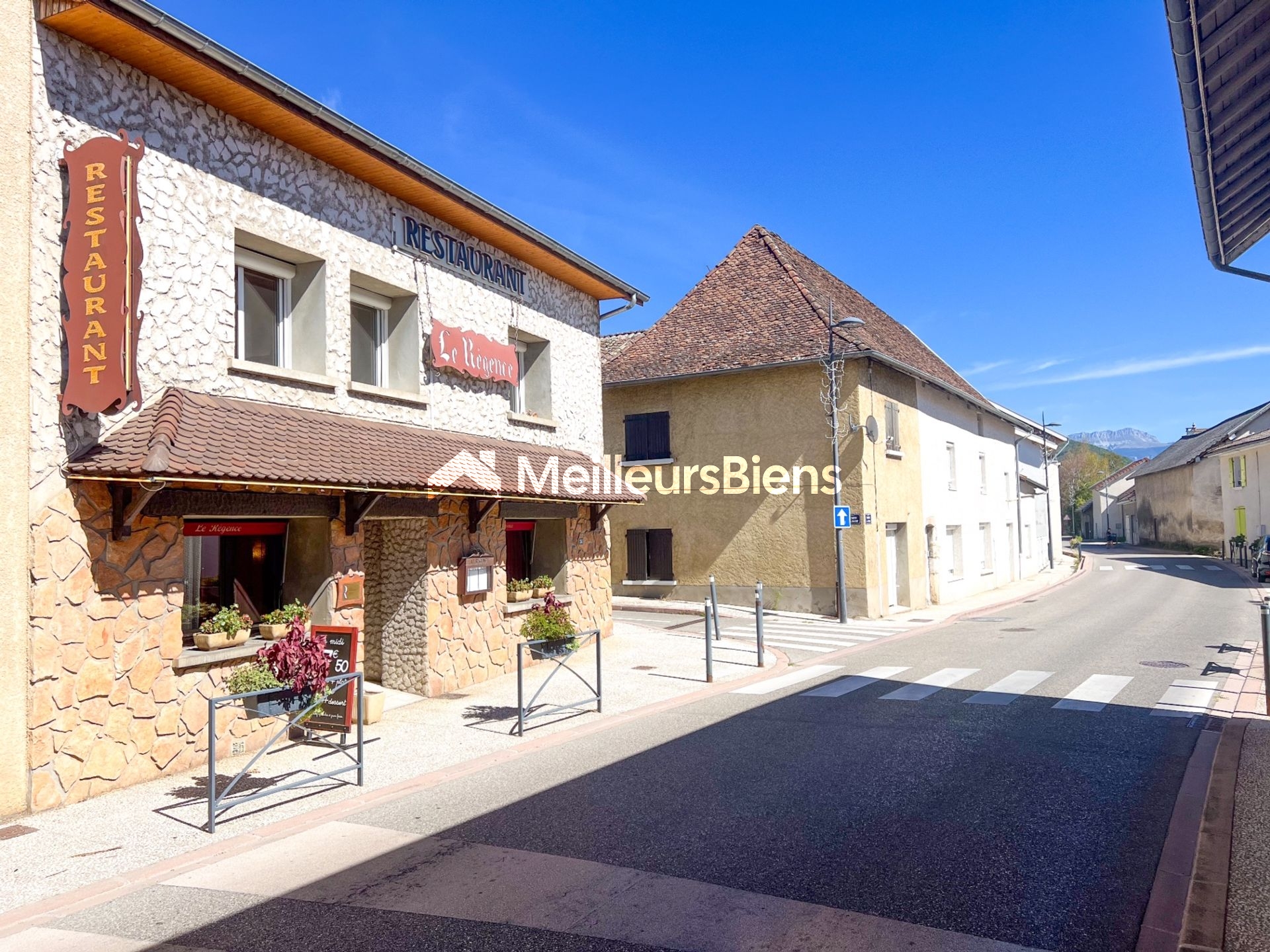 Apprieu, murs, fonds et habitatio, tènement de 222 m²