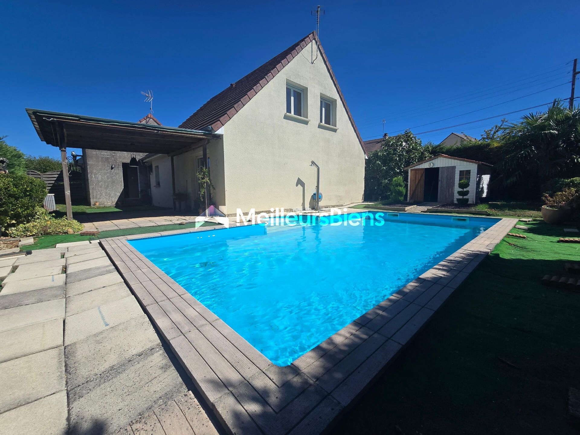 Ensemble immobilier à Dole 7 pièces 5 chambres sur 623 m² de terrain