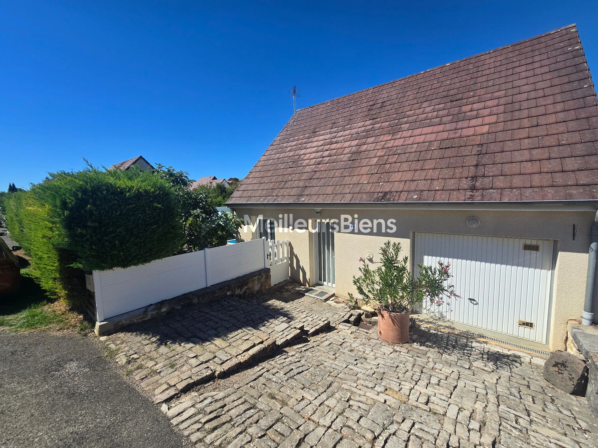 Ensemble immobilier à Dole 7 pièces 5 chambres sur 623 m² de terrain