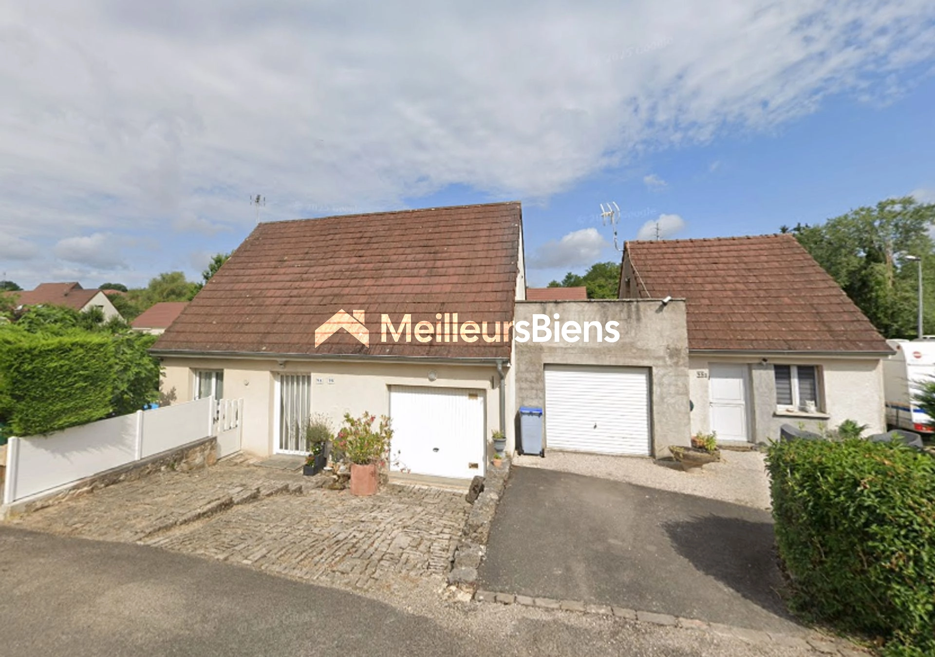 Ensemble immobilier à Dole 7 pièces 5 chambres sur 623 m² de terrain