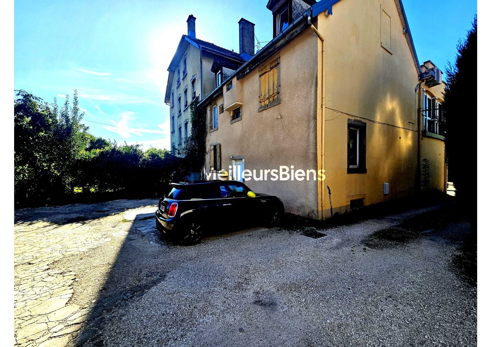 Immeuble mixte à Audincourt, 2 appartements et local commercial trés bien placé