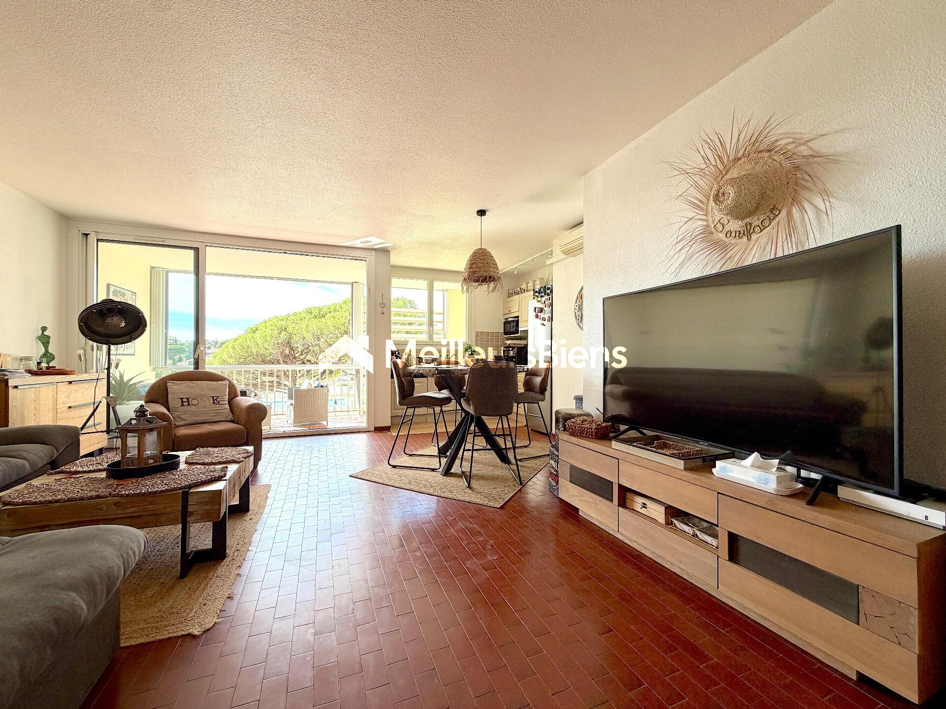 T3 de 63m2 avec garage dans résidence avec piscine et tennis , vue mer