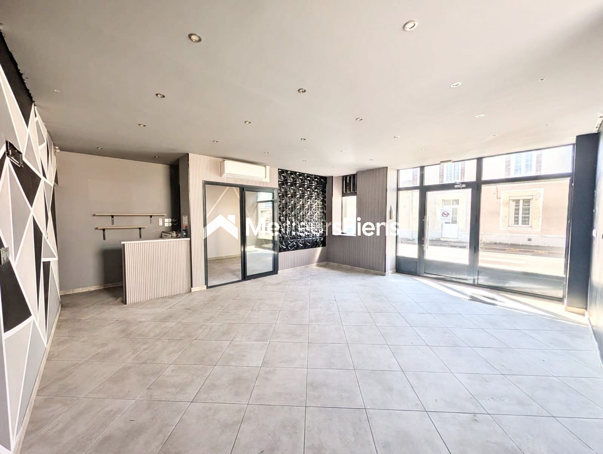 Immeuble 108 m² à Châteaudun 28200 avec local commercial et habitation