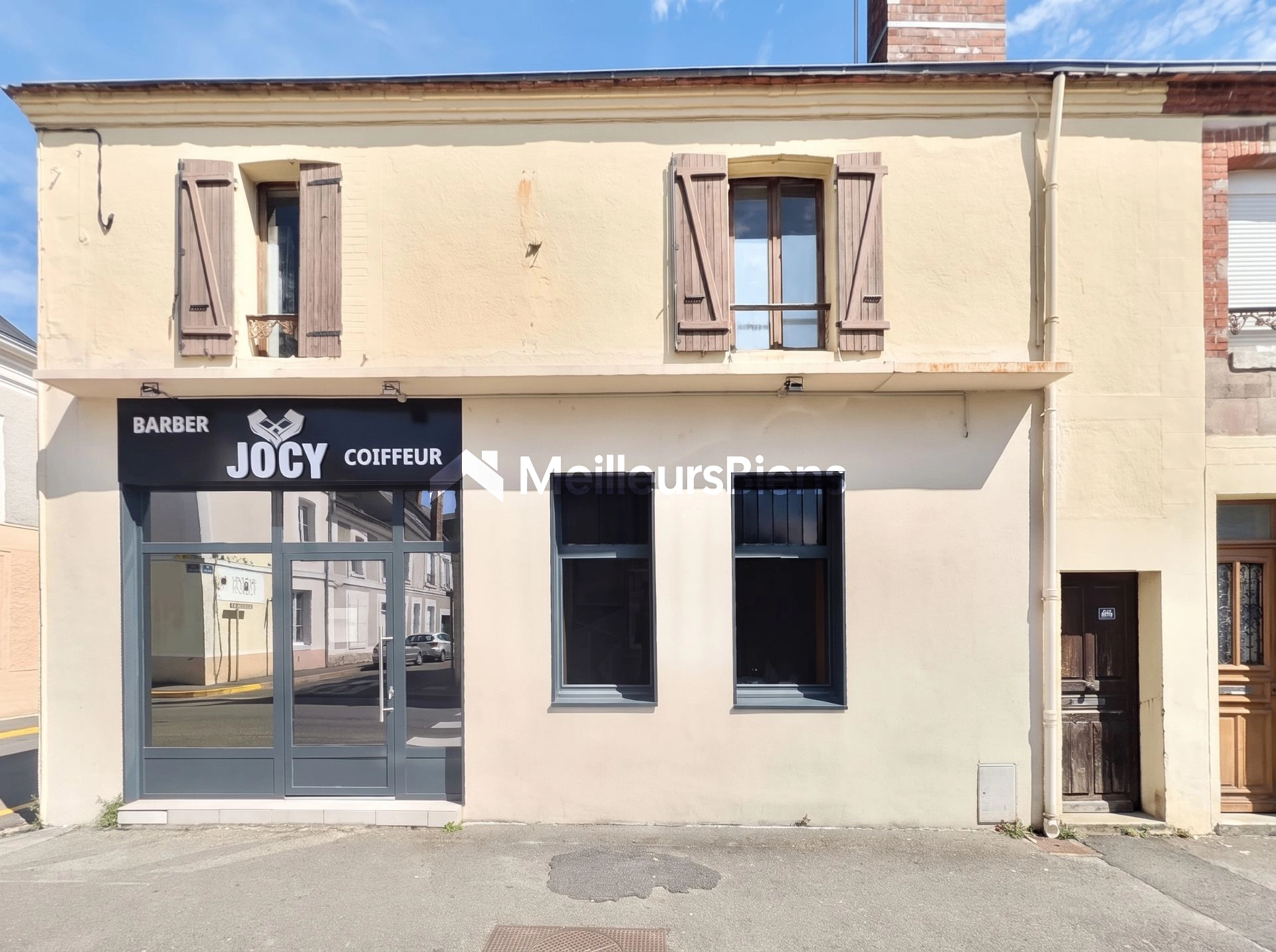 Immeuble 108 m² à Châteaudun 28200 avec local commercial et habitation