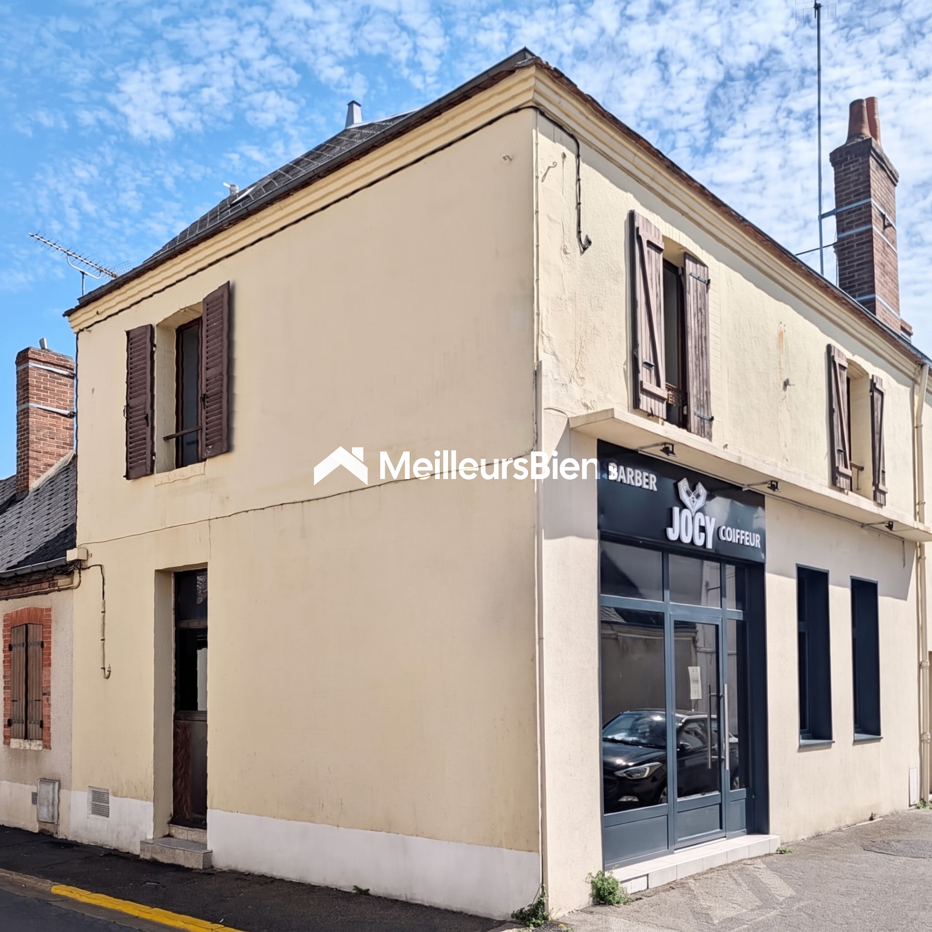 Immeuble 108 m² à Châteaudun 28200 avec local commercial et habitation
