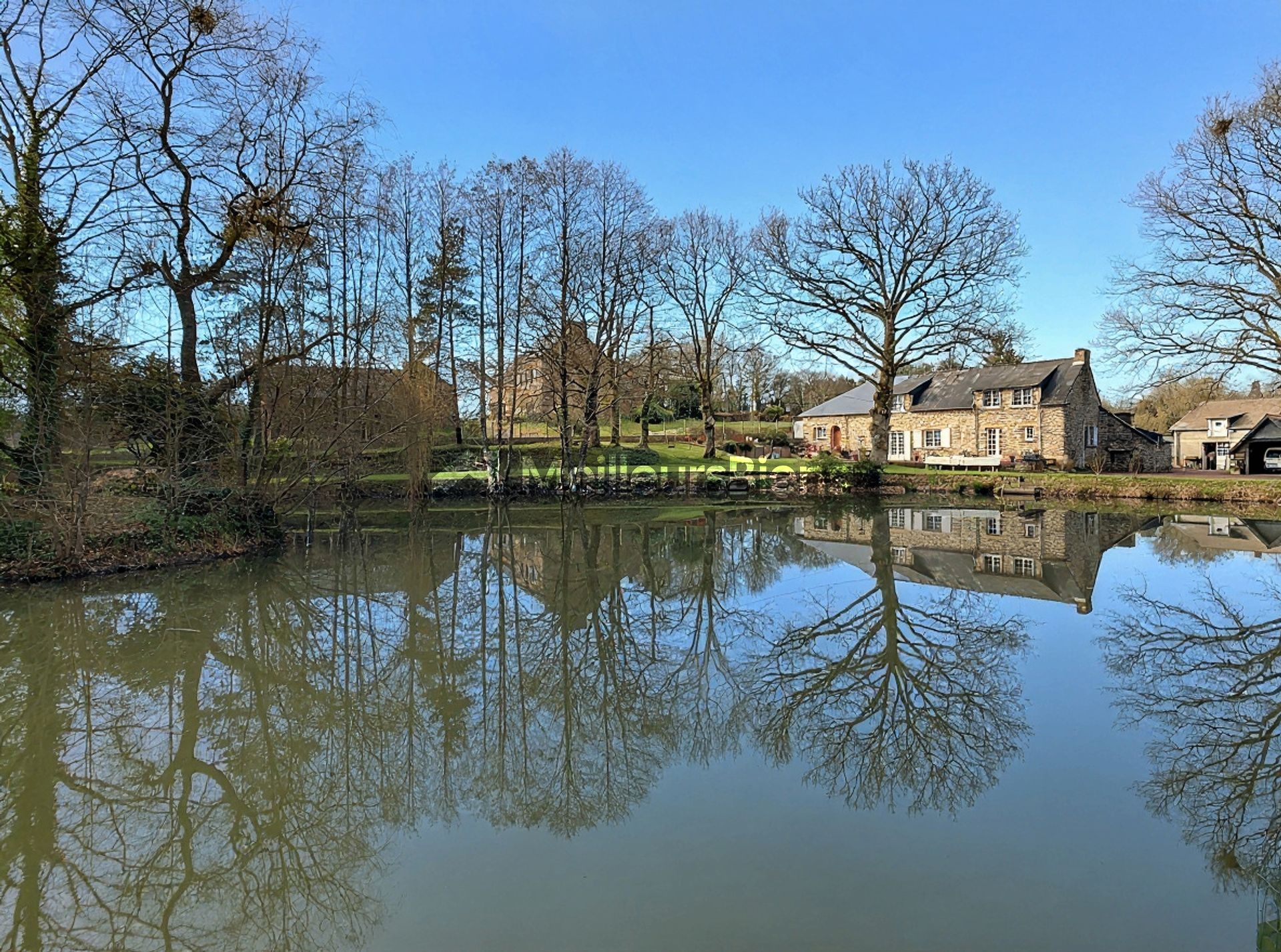 Très belle longère en Brocéliande avec étang sur plus de 7 300m² de terrain