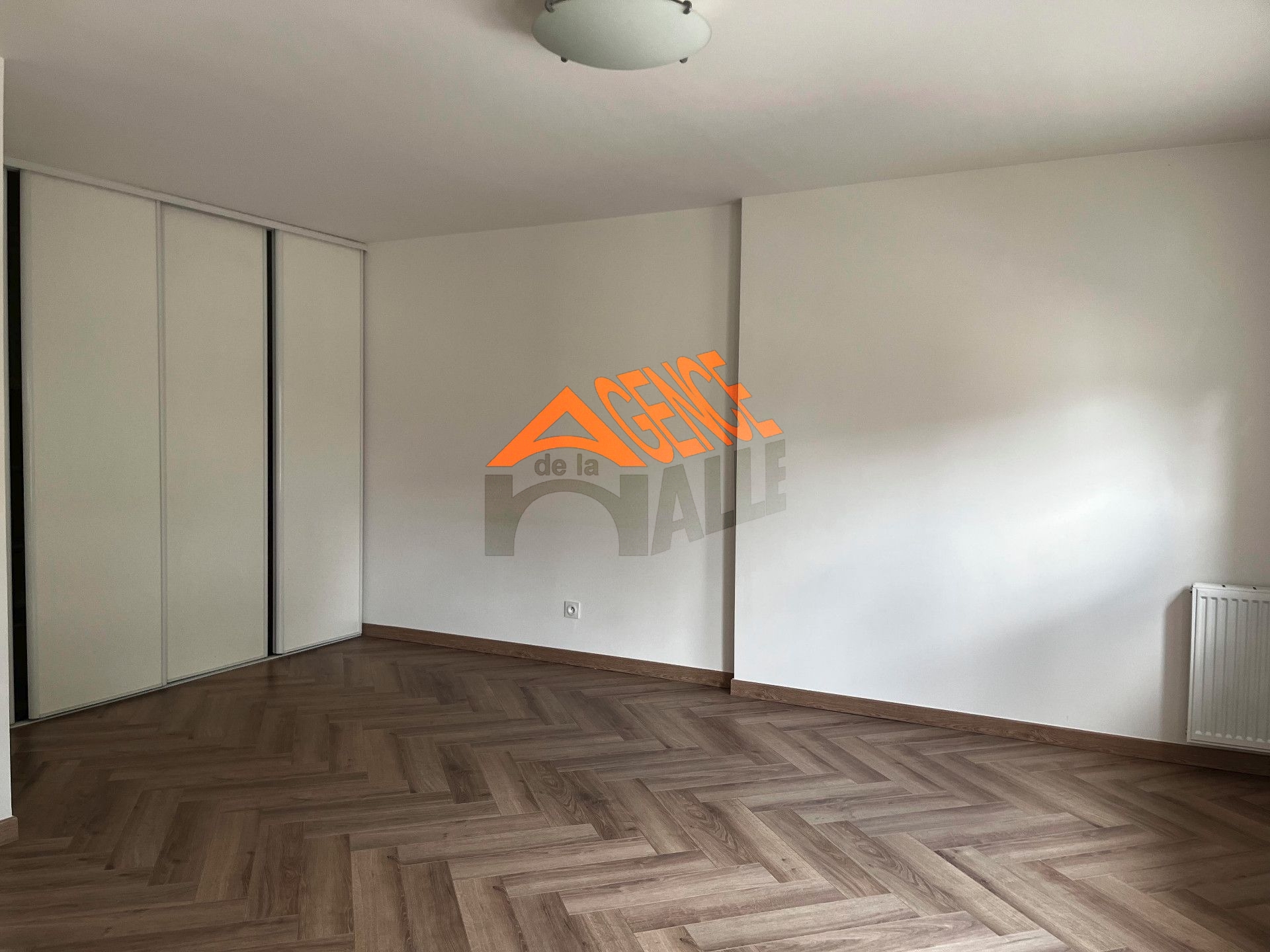 Magnifique appartement F1 entièrement rénové d'une superficie de 34,40m² idéalement situé proche du centre ville de Luzarches