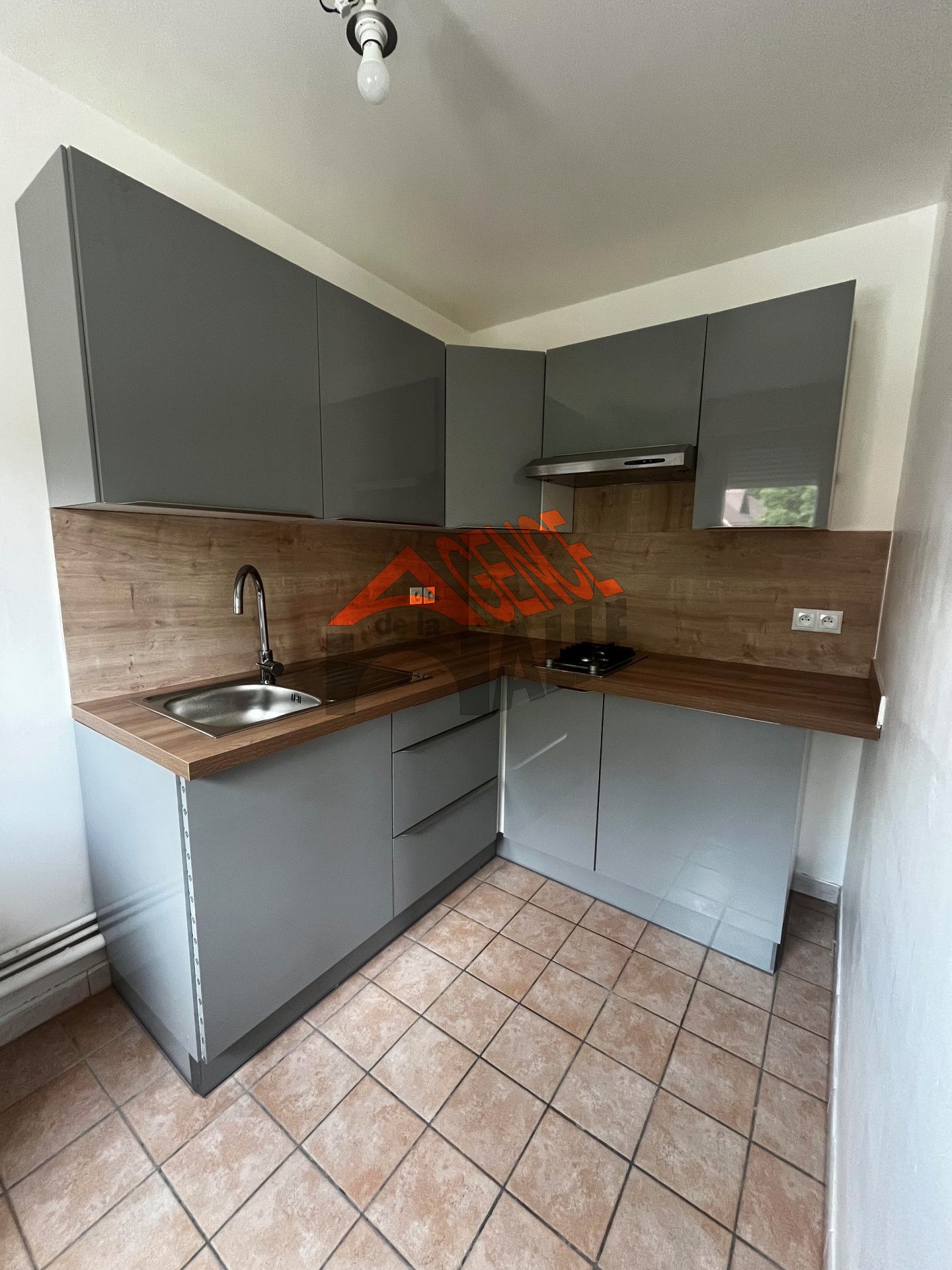Magnifique appartement F1 entièrement rénové d'une superficie de 34,40m² idéalement situé proche du centre ville de Luzarches