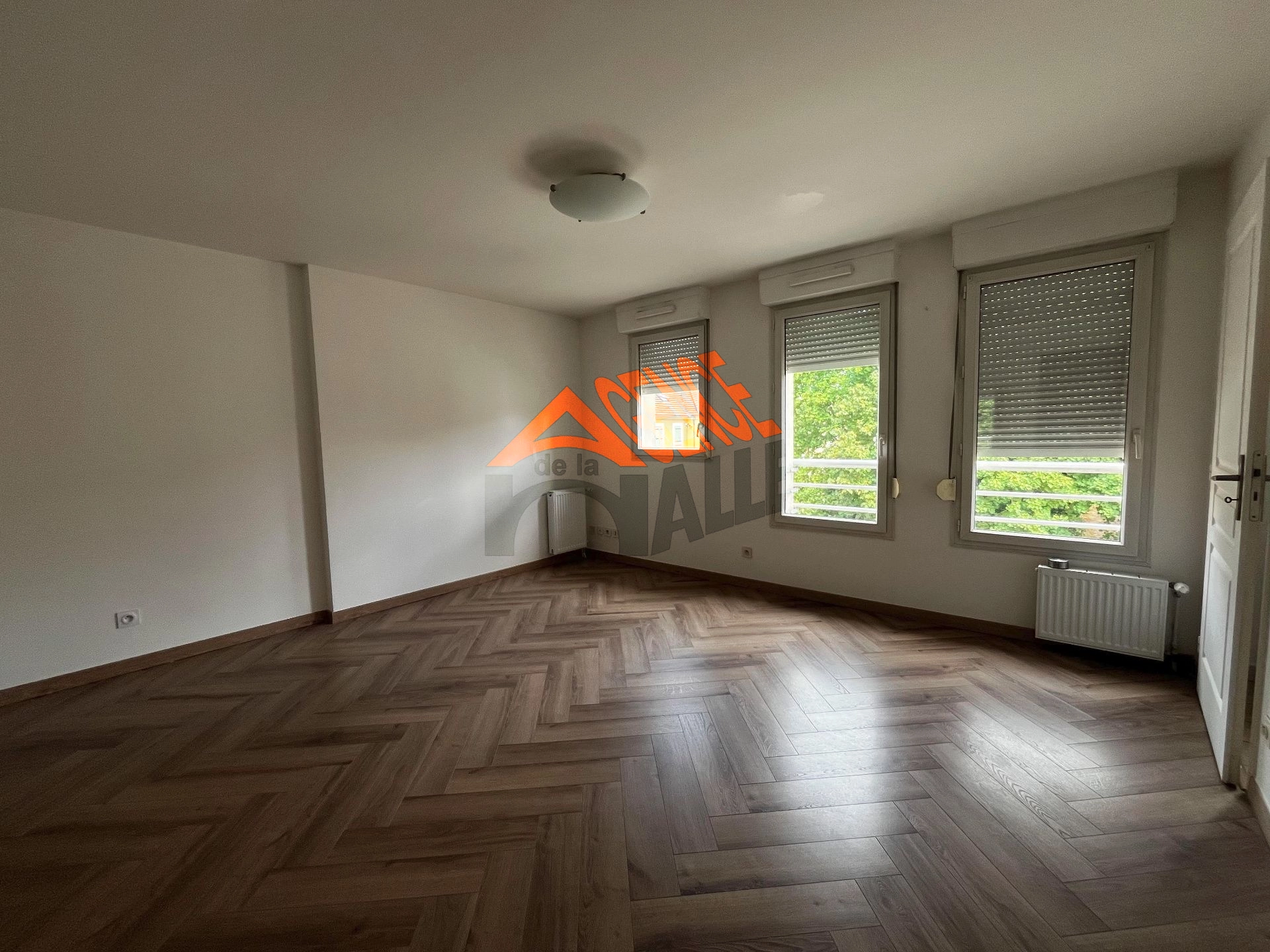 Magnifique appartement F1 entièrement rénové d'une superficie de 34,40m² idéalement situé proche du centre ville de Luzarches