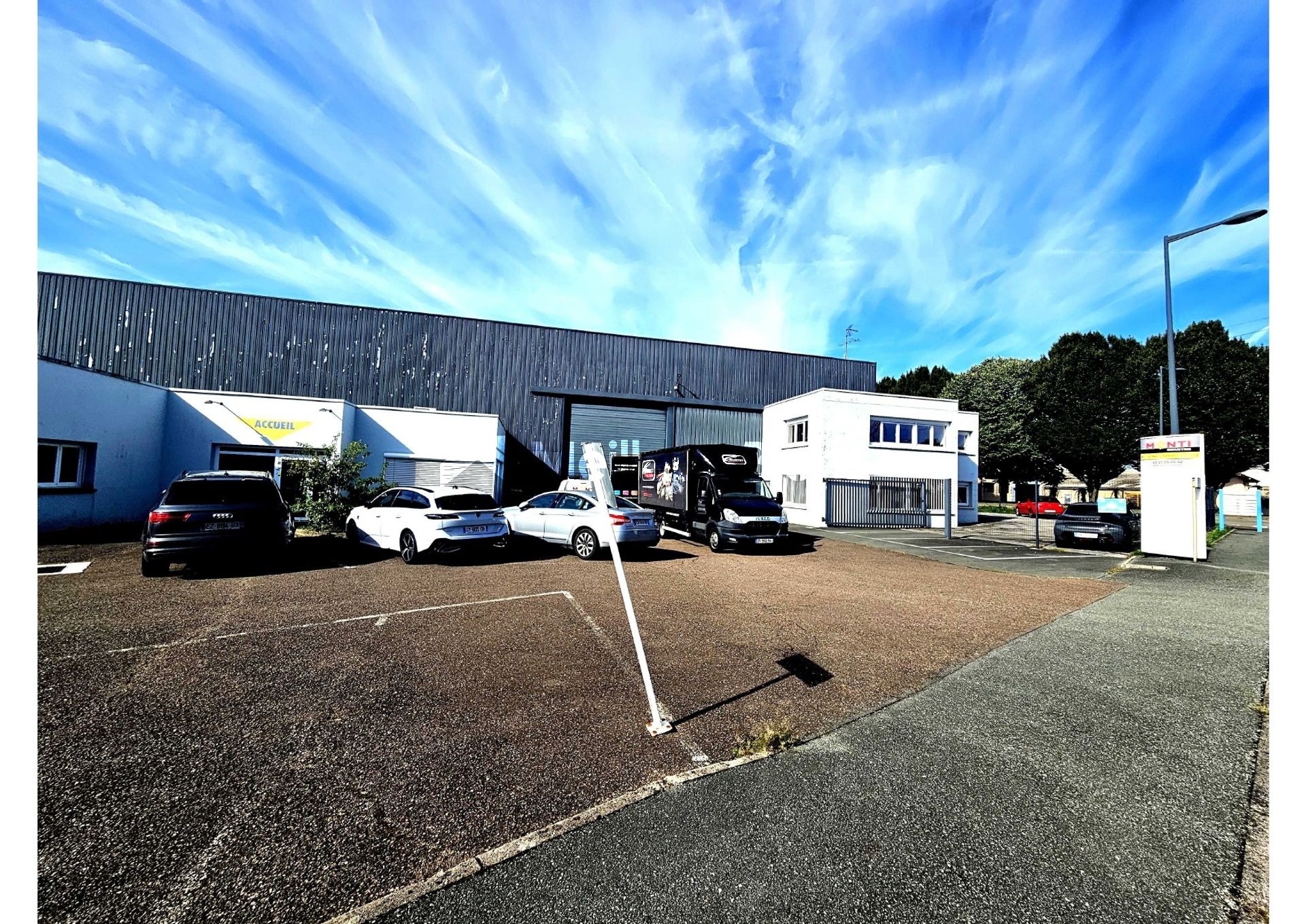 Local commercial 1270 m² · à Étupes · 1 270 m² · 1 060 000 €
