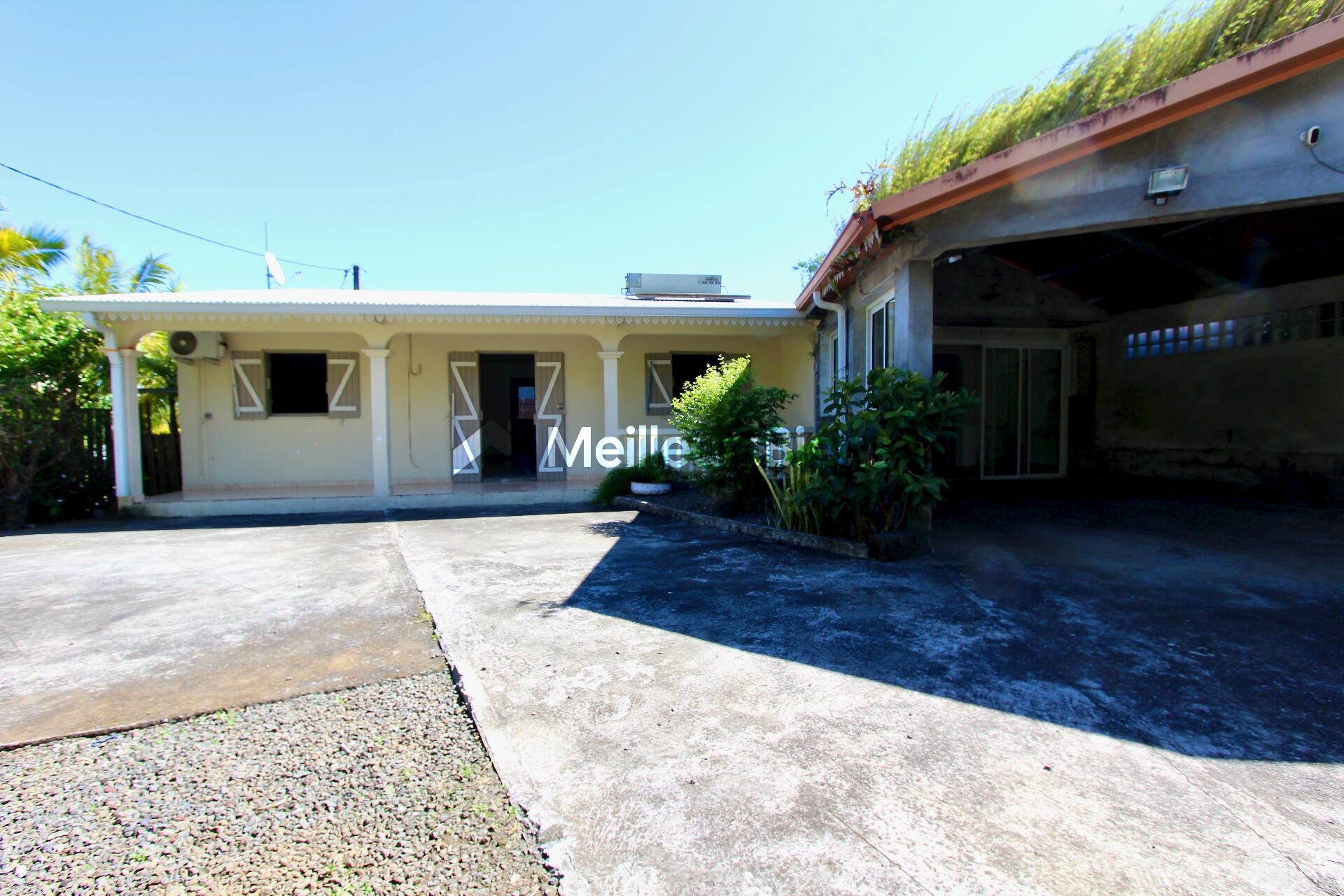Maison 9 pièces 102 m² · à Petite-Île · 102 m² · 240 000 €