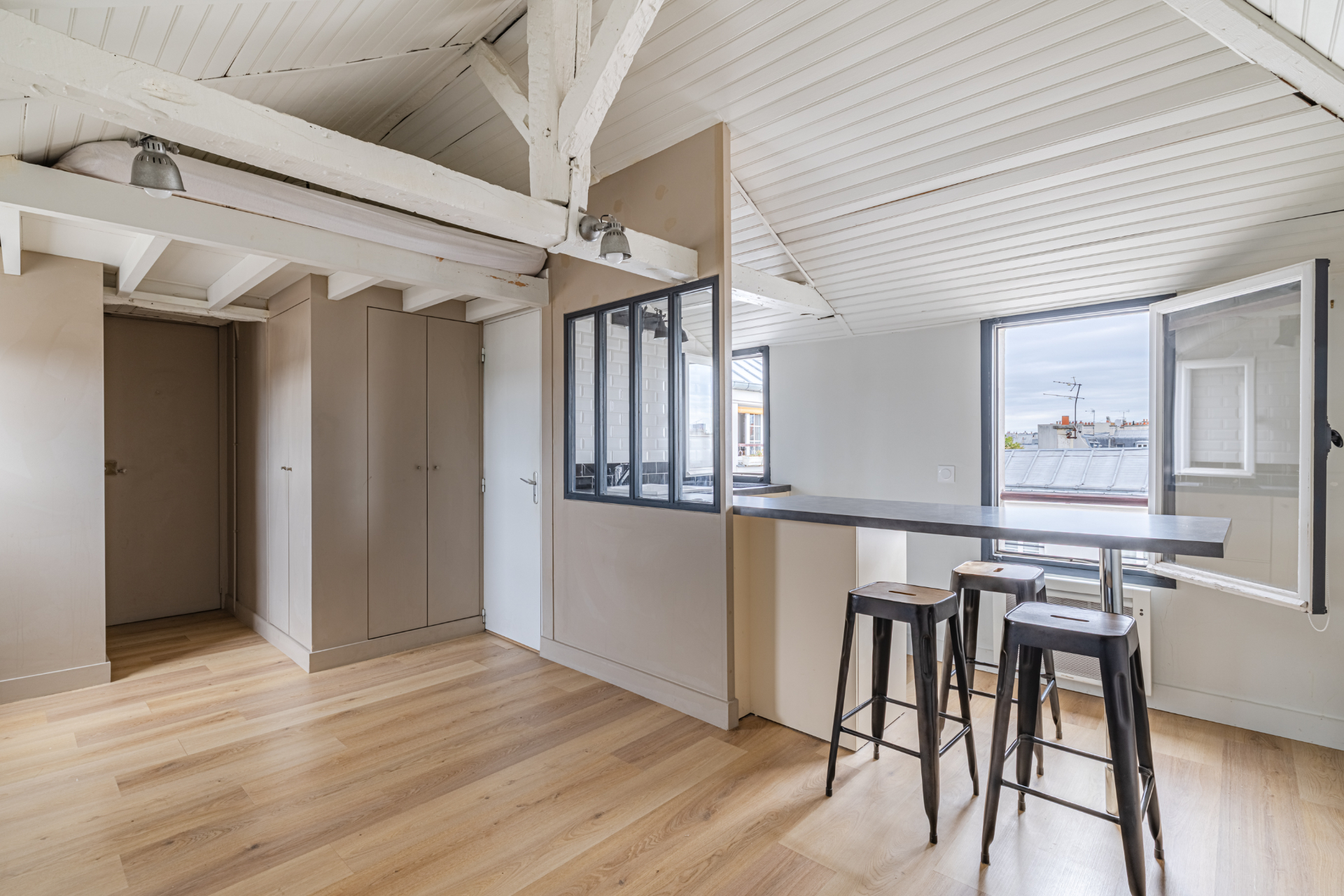 Paris 4e Saint-Paul : studio de 21 m² en dernier étage, combles aménagés et double exposition