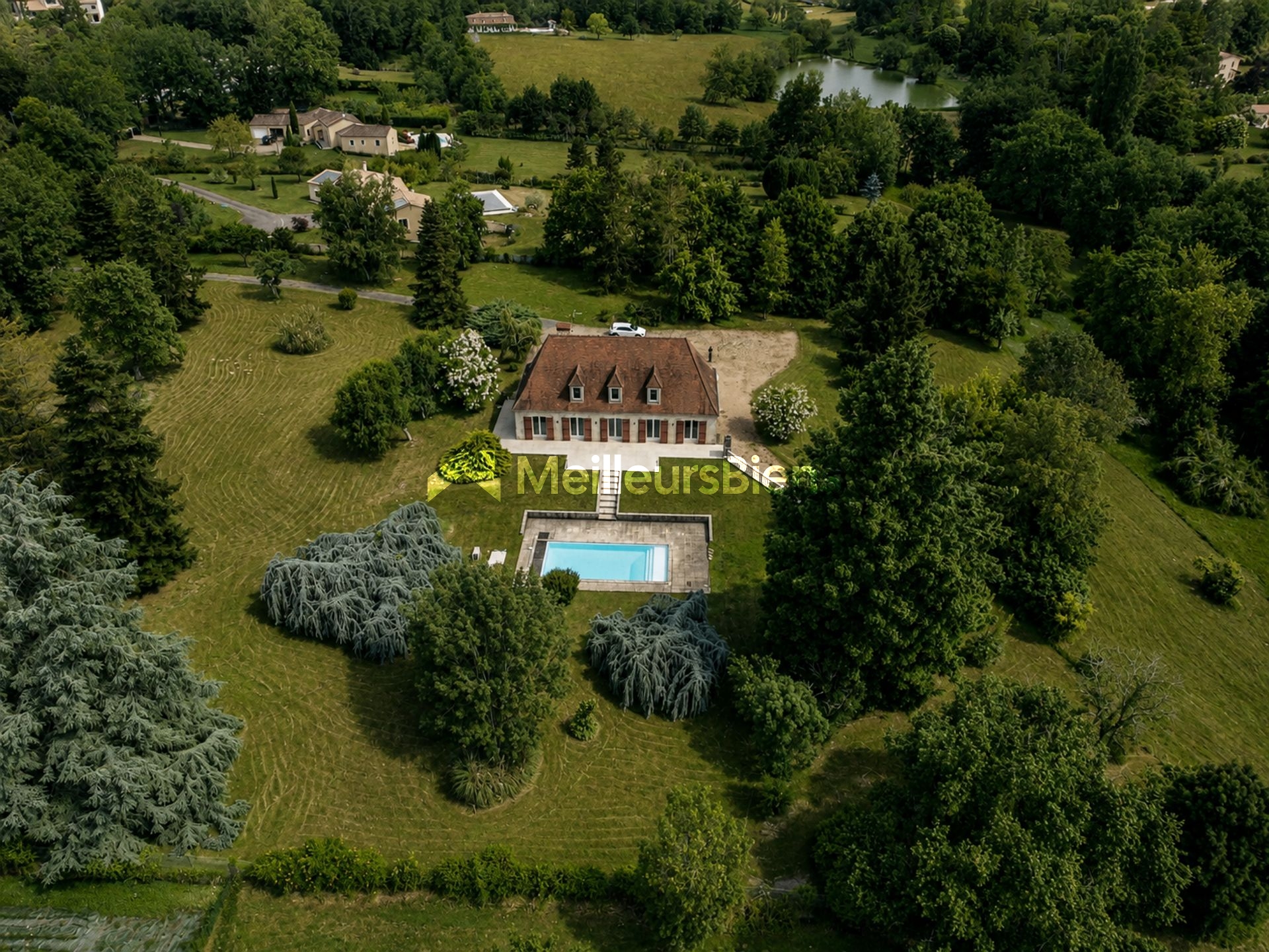 Maison 7 pièces 227 m² · à Lembras · 227,2 m² · 470 000 €