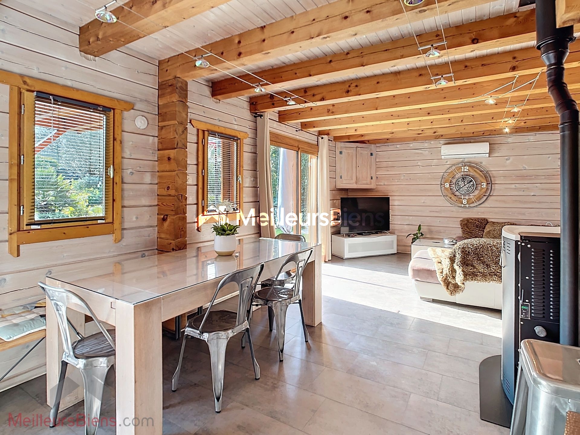 Chalet madrier 191 m² dont 108 m² habitables secteur calme et recherché - Challes les Eaux 73.