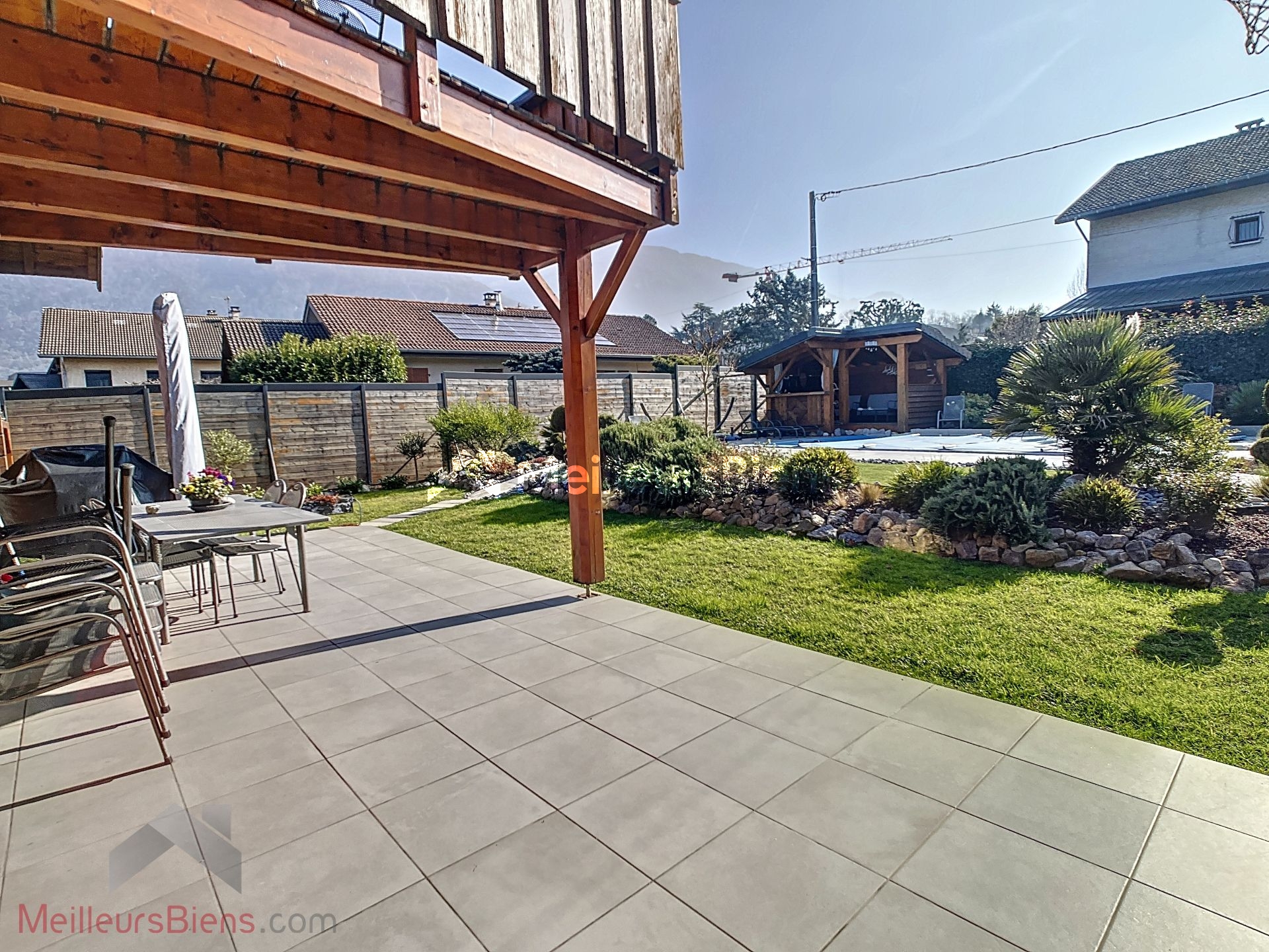 Chalet madrier 191 m² dont 108 m² habitables secteur calme et recherché - Challes les Eaux 73.
