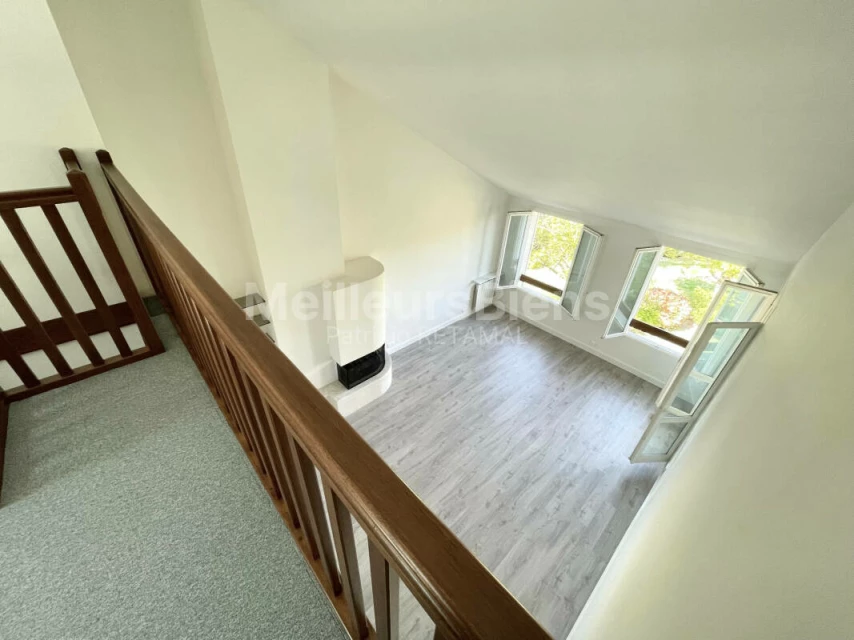 Superbe T6 en duplex, rénové.