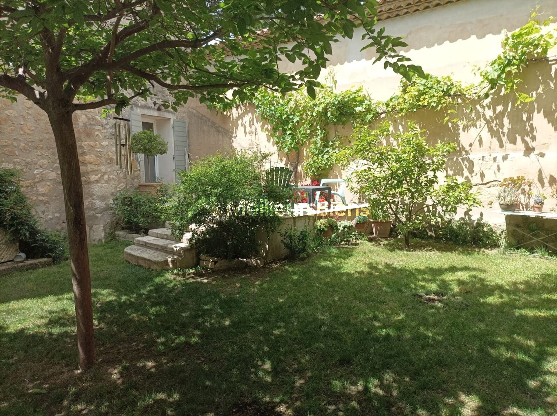 MAGNIFIQUE BASTIDE Provençale 213 m² avec mezzanine et 210 m² Hangar