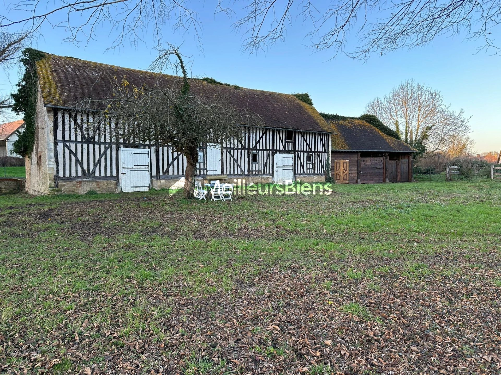🏡 Propriété de caractère – Écuries, grange et 1,5 hectare – Normandie