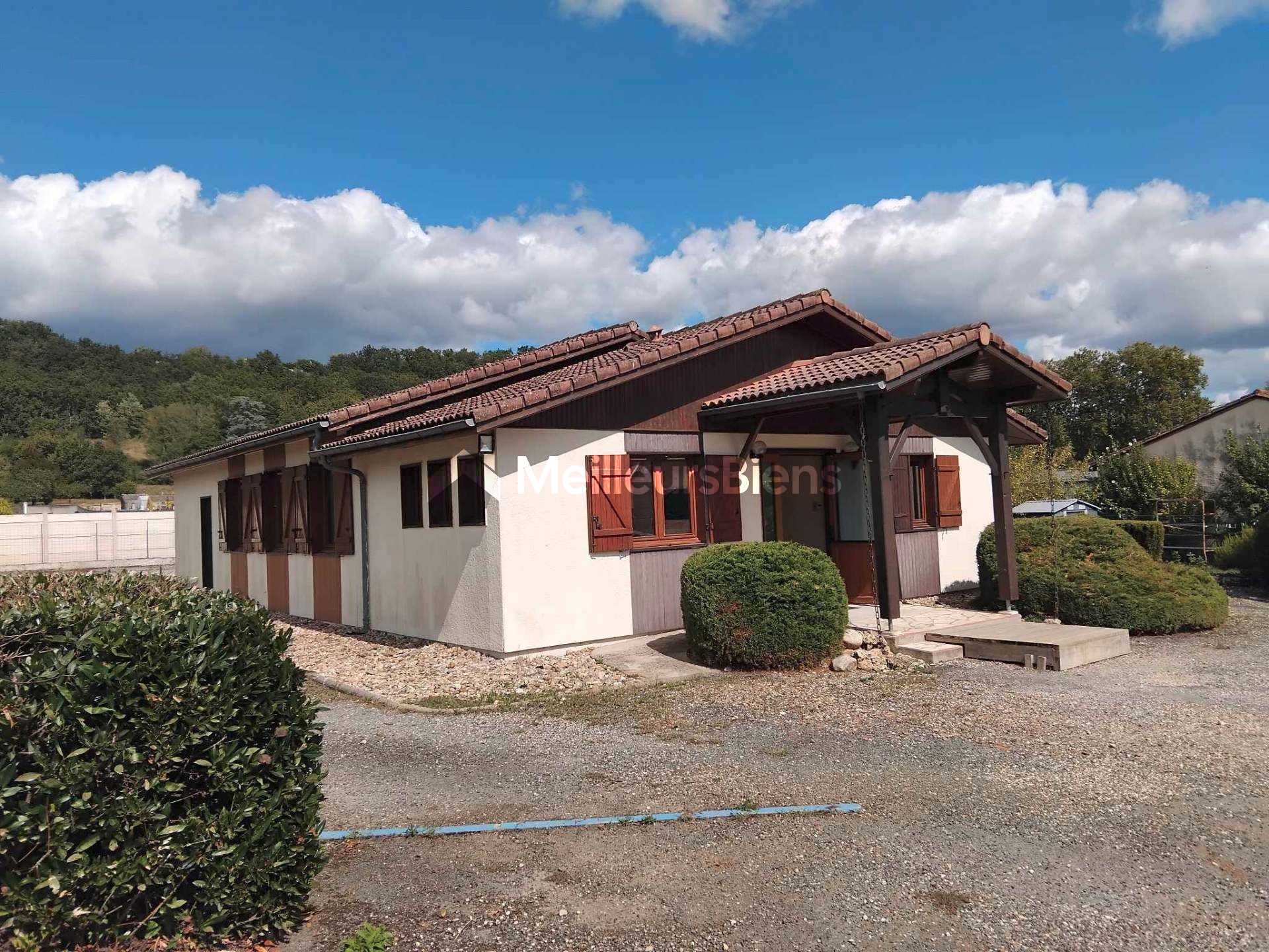 Local 162m² + parcelle de terrain constructible