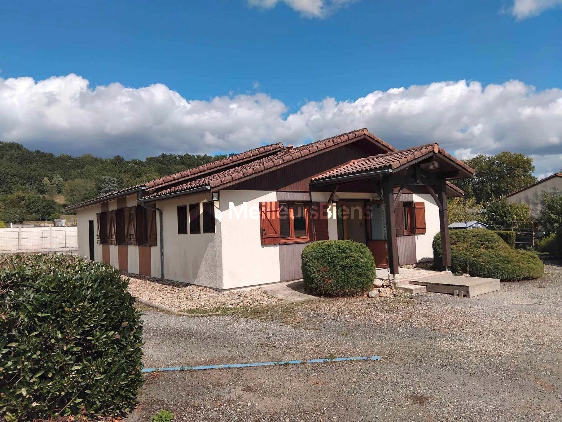 Local 162m² + parcelle de terrain constructible