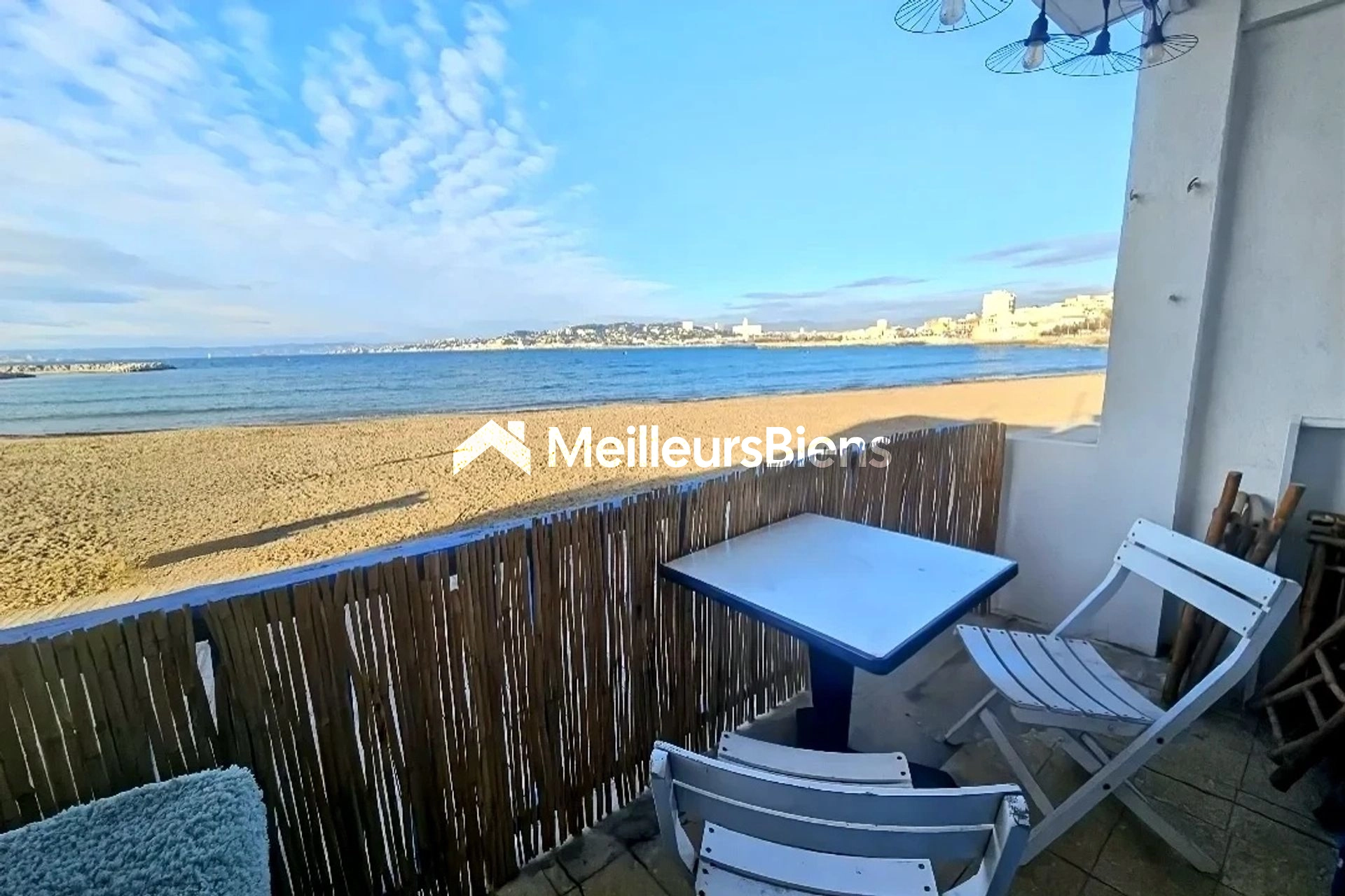 Cabanon duplex les pieds dans l'eau