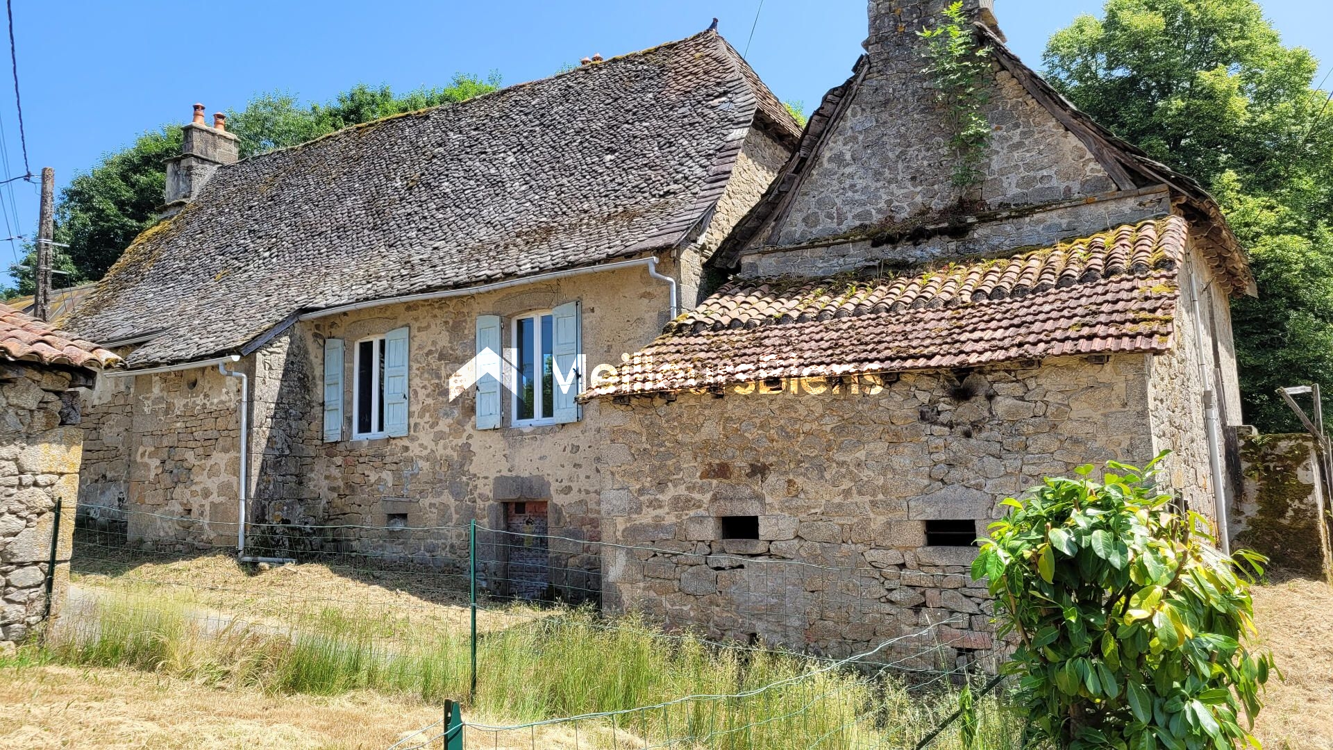 Maisons auvergnates (1 grande et 1 petite) avec terrain