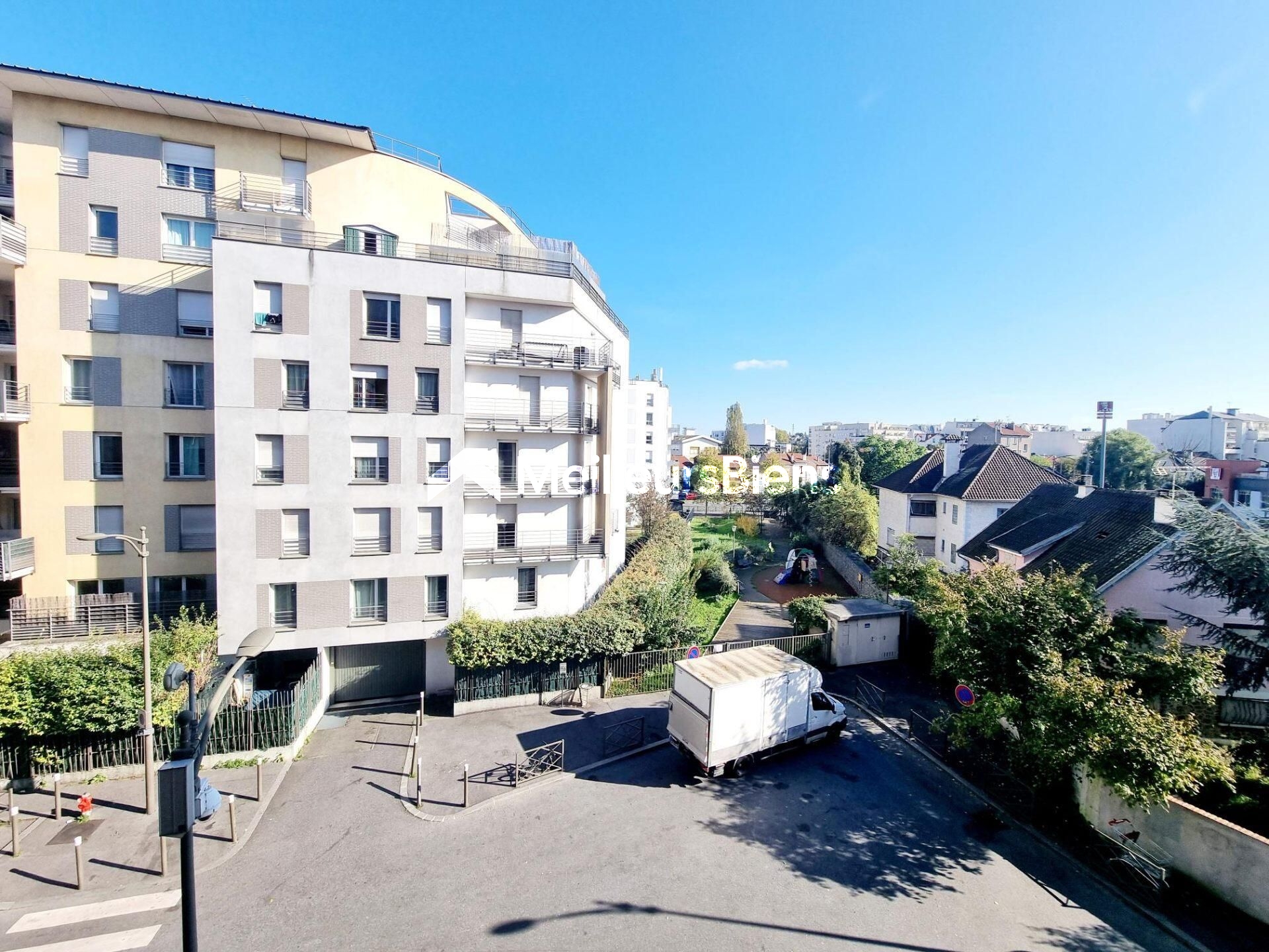 STUDIO MEUBLE INVESTISSEMENT LOCATIF METRO L11 à Rosny sous Bois Perrier