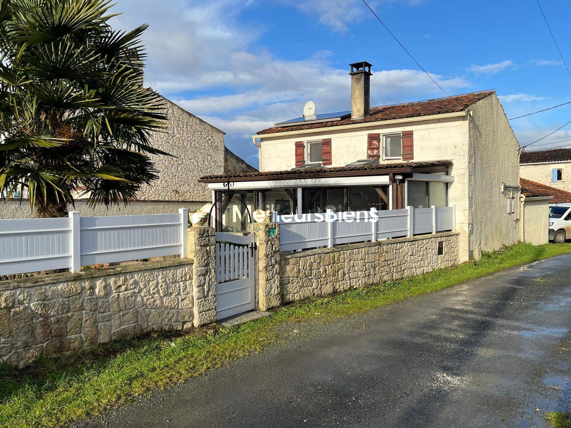 Maison 65 m² habitable + 100 m² env. de dépendances