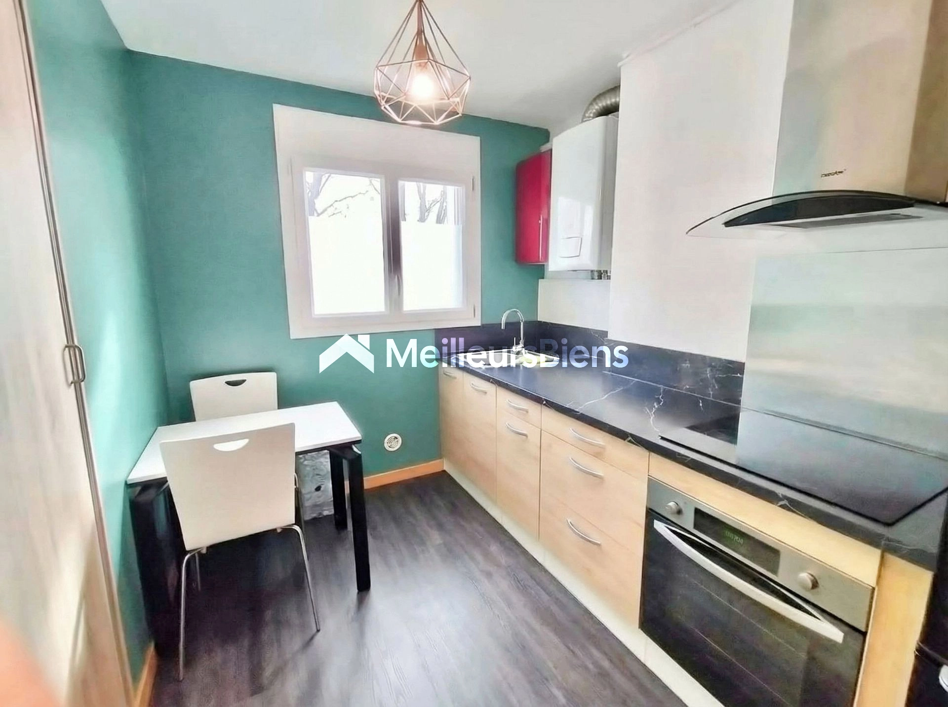 Appartement T4 Rénové 2024 – 3 Chambres – Parking Privé – Châteaudun