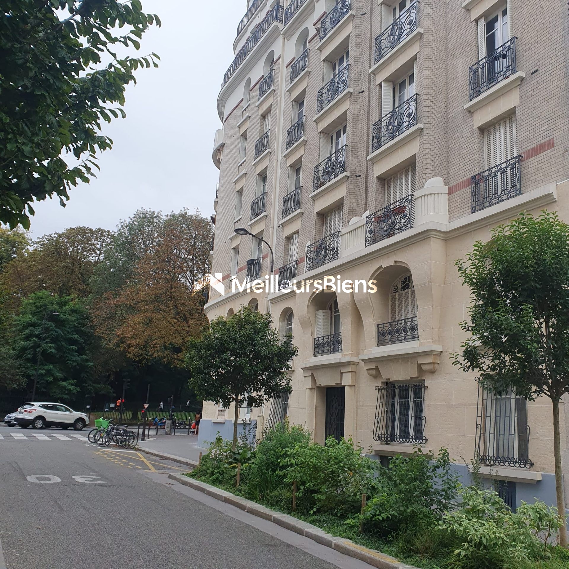 metro buttes chaumont/ mairie