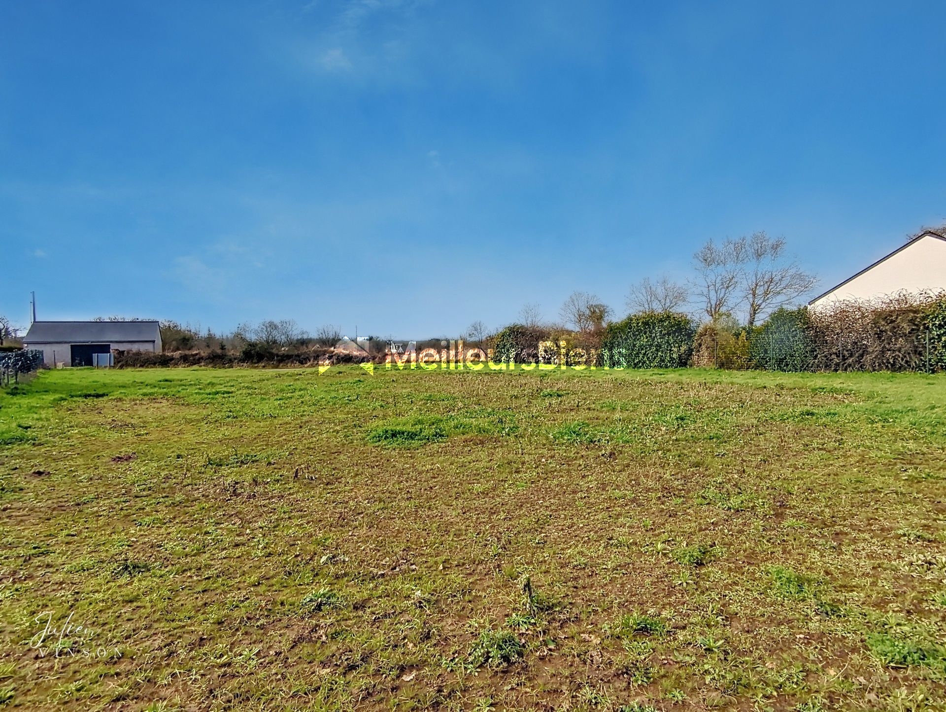 Terrain constructible viabilisé au bourg de Saint-Guyomard