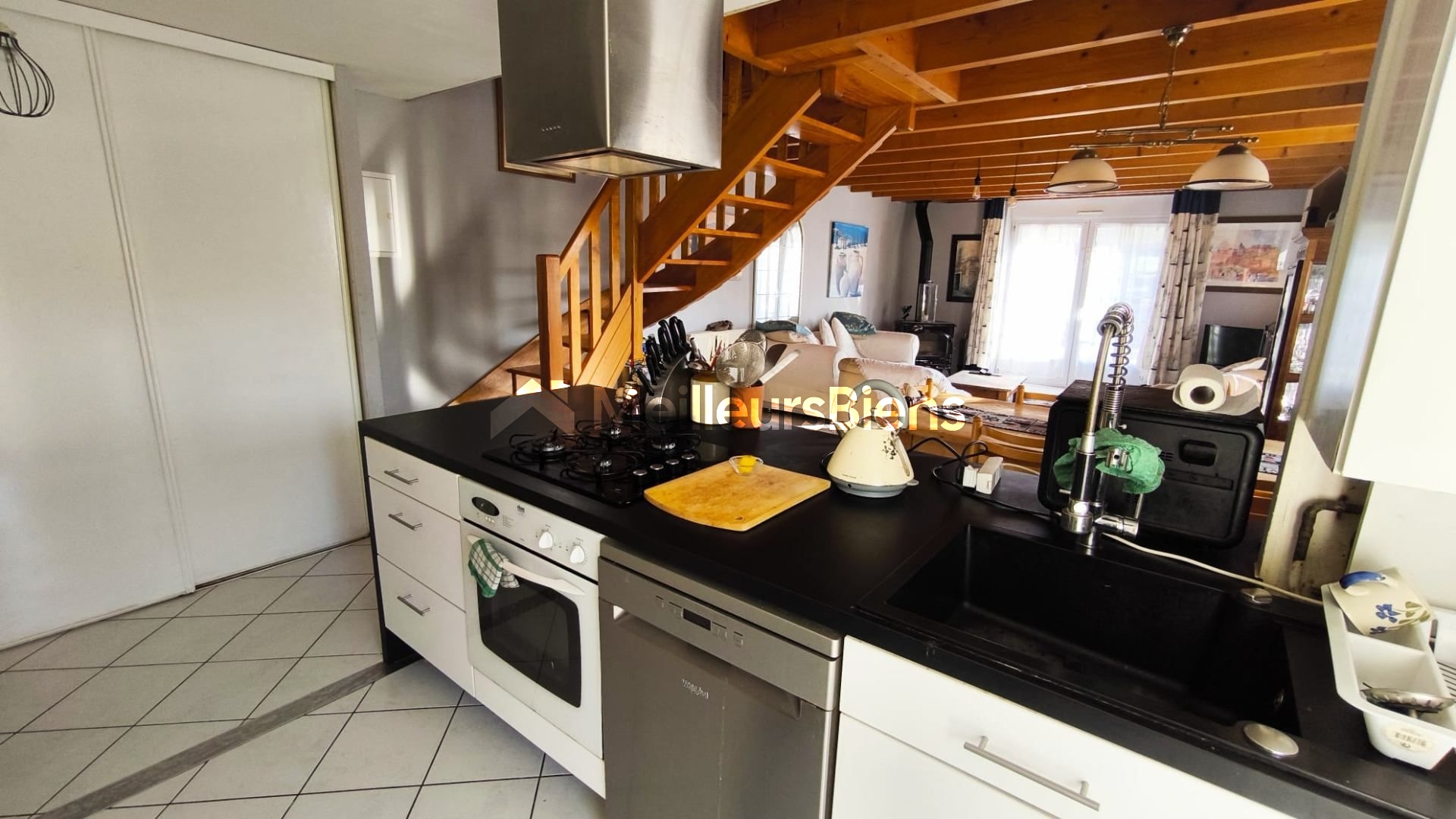 Magnifique longère de 5 pièces en pierre de 88m²,2 longères de 60m² chacune sur un terrain clos de 2770m².