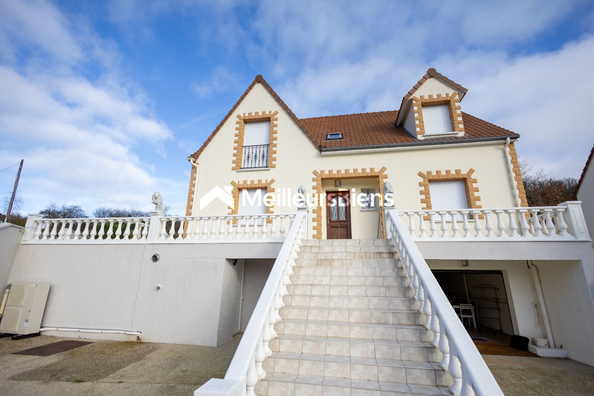 Grande maison familiale 4 chambres + sous-sol aménagé – Terrain 1063 m²
