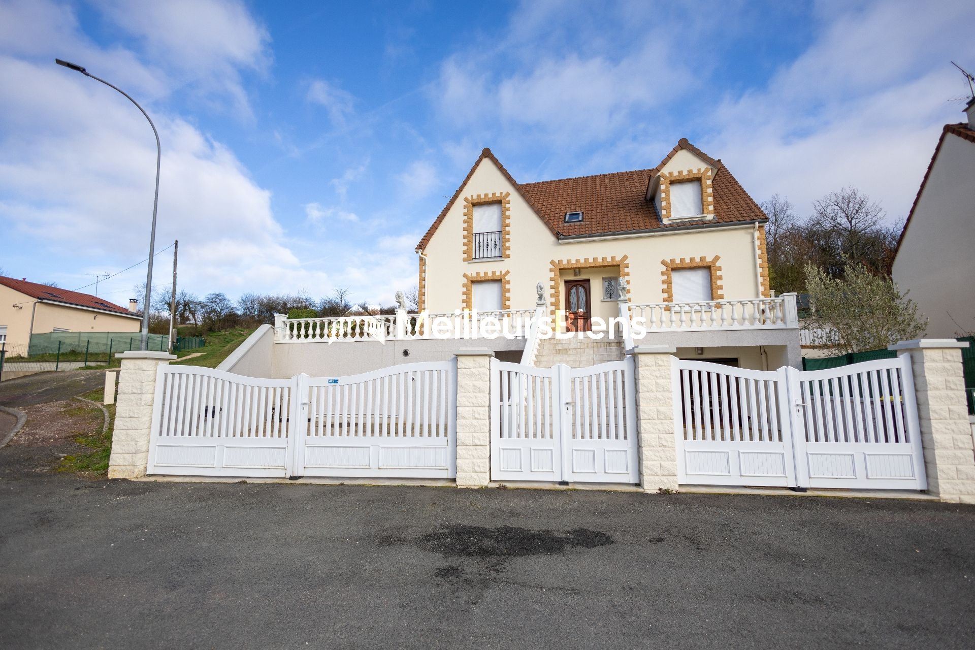 Grande maison familiale 4 chambres + sous-sol aménagé – Terrain 1063 m²