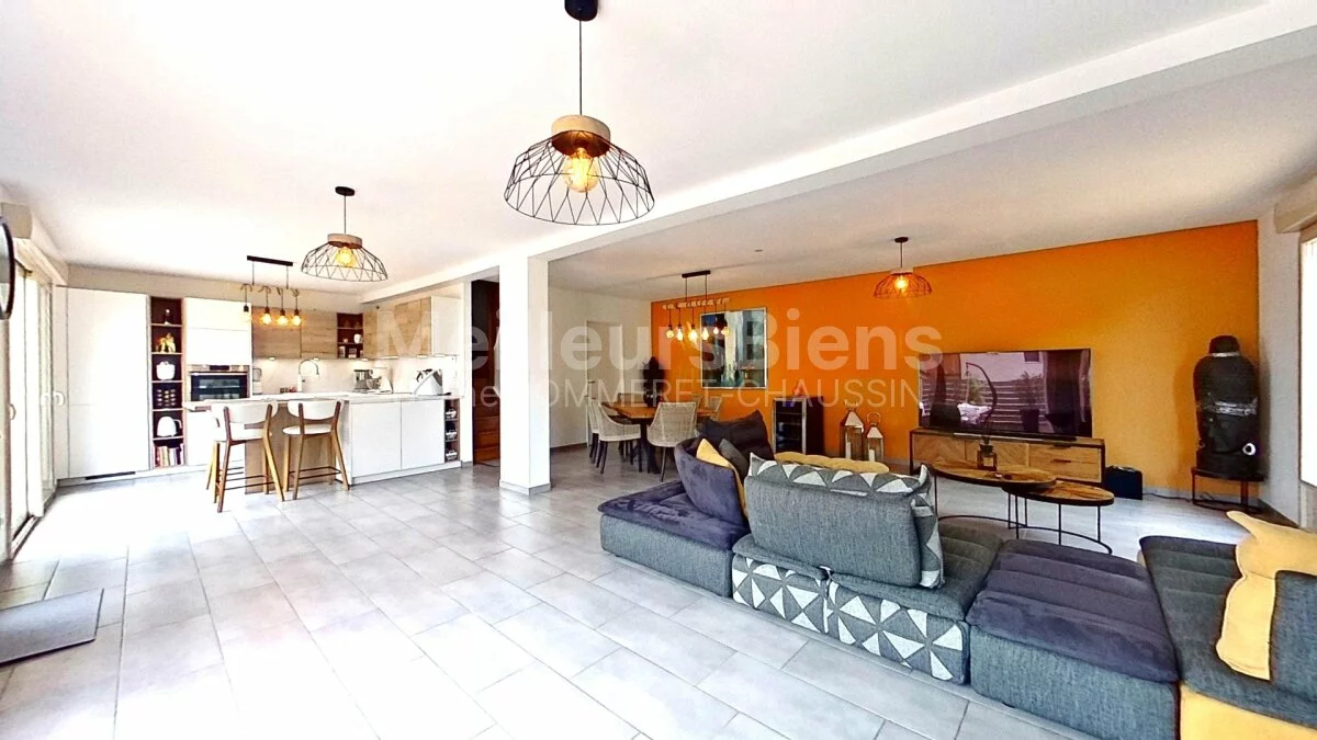 Maison de 136m² avec une terrasse et une cour de 120m²