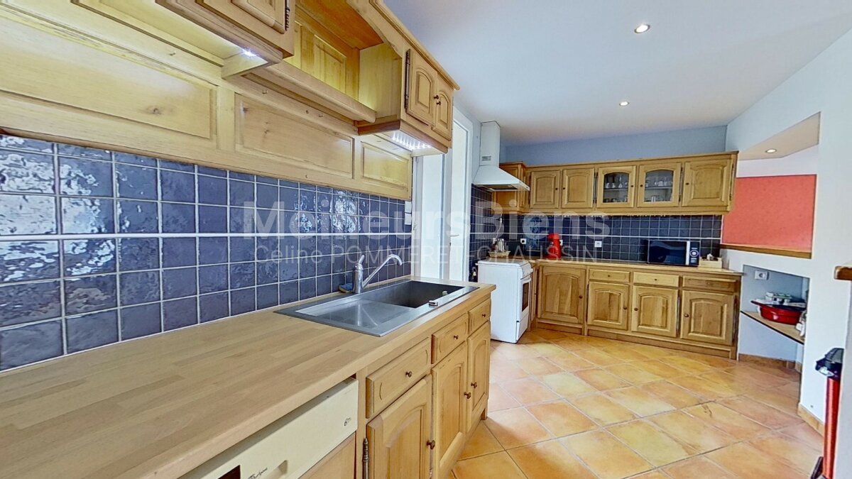 Maison en pierres de 150m² avec cour
