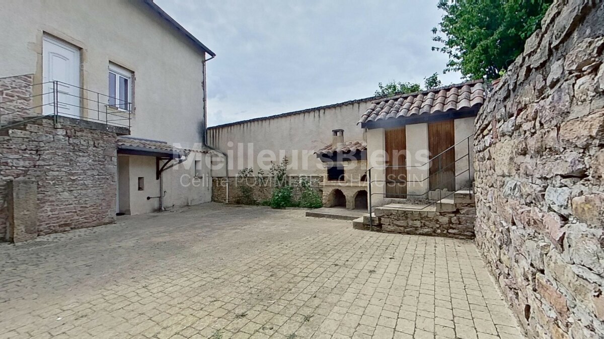 Maison en pierres de 150m² avec cour