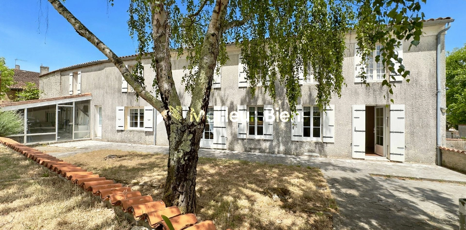 CHARMANTE LONGÈRE  SITUÉE AU CALME