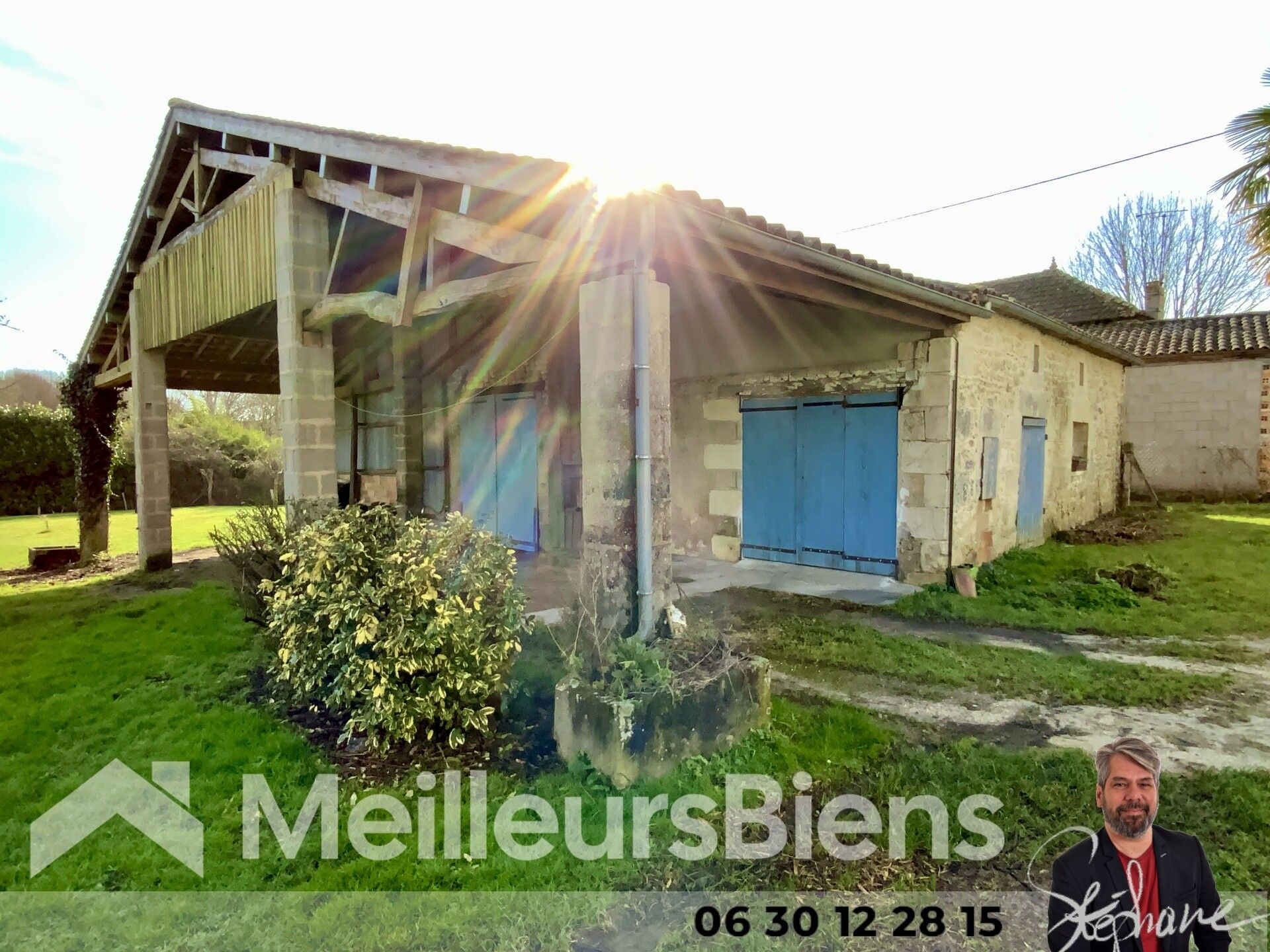 Maison et dépendances dont écurie et terrain