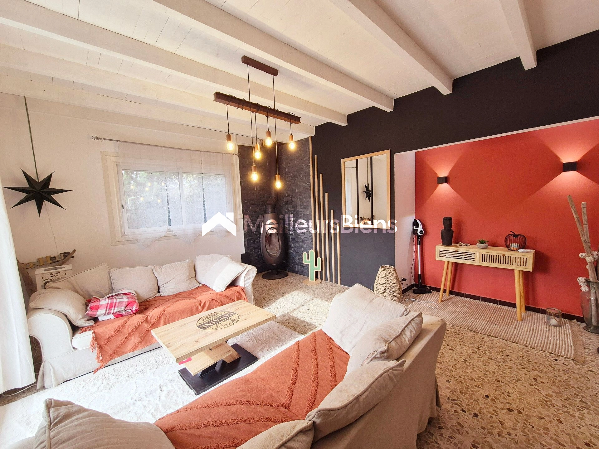 Très belle maison de 118m2 avec dépendance à rénover et abri de jardin sise sur un terrain arboré d'environ 3000m2.